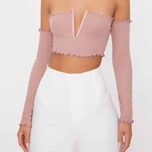 Rose trill edge v bar long sleeve crop top